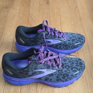 Brooks Women's Black and Purple Leopard Print Athletic Shoes